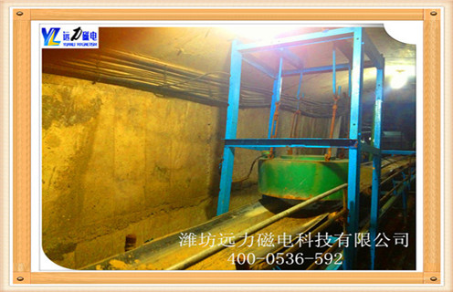 電磁除鐵器是一種產生強大磁場吸引力的設備,它能將混雜在非磁性物料中的鐵磁性雜質清除,以保證輸送系統中的破碎機、研磨機等機械設備安全正常工作,同時可有效地防止因大、長鐵件劃裂輸送機皮帶的事故發生。電磁除鐵器主要功用便是出去產料中間存在的導磁雜質提純產料。而在陶瓷行業精美是一個非常需要關注的點,而精美的工藝便是對陶瓷材質的要求,因此在陶瓷行業電磁除鐵器的引用是一個必不可少的工具