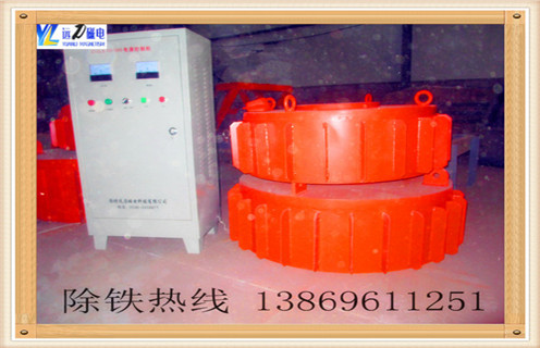 　　電磁除鐵器的技術(shù)特點及變頻控制柜是如何應(yīng)用的，今天遠力小編就與大家一起詳細介紹下： 　　一、電磁除鐵器的技術(shù)特點如下  　　1、電磁除鐵器磁路采用計算機模擬設(shè)計，透磁深度大，磁力強。  　　2、特殊的風道設(shè)計，軸流風機強迫風冷，風量大，風壓高，使線圈散熱快，溫升低，冷熱態(tài)磁場差異小。  　　3、電磁除鐵器線圈經(jīng)特殊的浸漆絕緣及固化處理技術(shù)，抗氧化，耐腐蝕，懸掛式電磁除鐵器提高整機的絕緣性能，保障長期連續(xù)工作不老化。