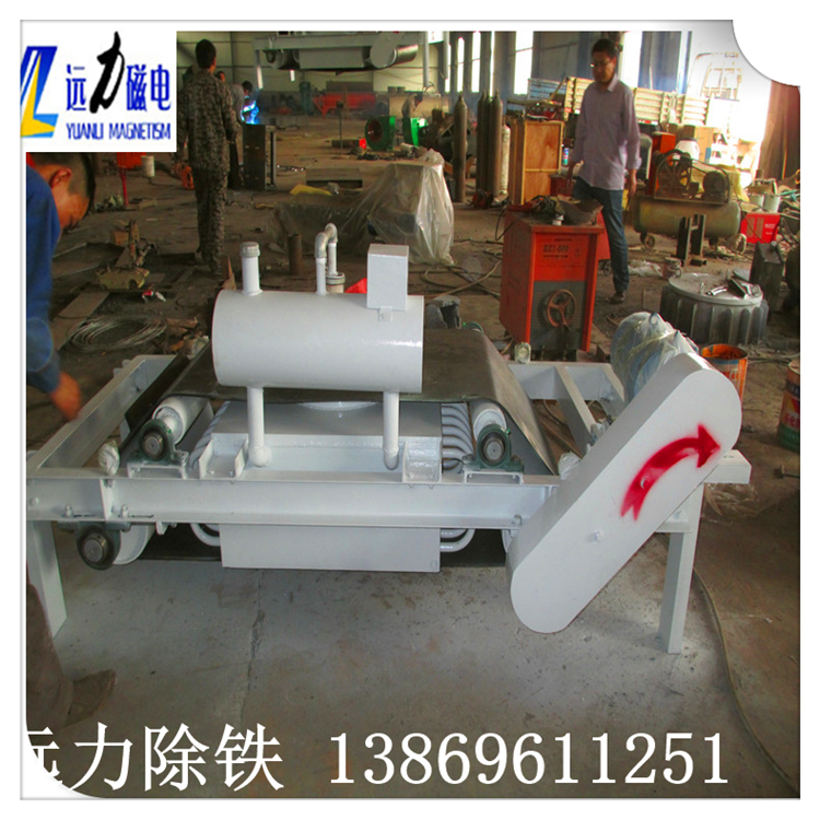 風(fēng)冷自卸式電磁除鐵器回收價(jià)值利用好,遠(yuǎn)力磁電生產(chǎn)的RCDA系列風(fēng)冷懸掛式電磁除鐵器磁路采用計(jì)算機(jī)模擬設(shè)計(jì),透磁深度大.磁力強(qiáng).特殊的風(fēng)道設(shè)計(jì),軸流風(fēng)機(jī)強(qiáng)迫風(fēng)冷,風(fēng)量大,風(fēng)壓高,使線圈散熱快,溫升低,冷熱態(tài)磁場(chǎng)差異小.線圈經(jīng)特殊的浸漆絕緣及固化處理技術(shù),抗氧化,耐腐蝕,提高整機(jī)的絕緣性能,保障長期連續(xù)工作不老化.