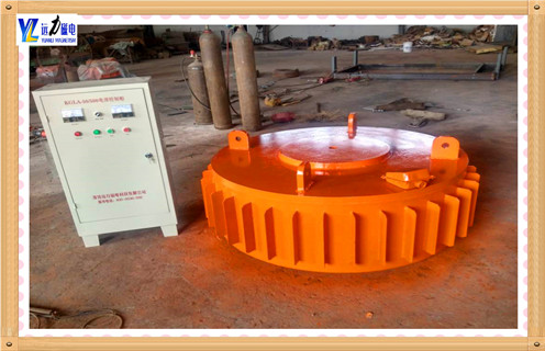 濰坊懸掛式盤式電磁除鐵器是遠(yuǎn)力公司的旗艦產(chǎn)品,一直以優(yōu)良的品質(zhì)價(jià)格受到客戶的好評(píng). 在同類電磁除鐵器在產(chǎn)品銷售中處理領(lǐng)先地位. 　　1.濰坊懸掛式盤式電磁除鐵器的五大技術(shù)特點(diǎn)  　　1.1.磁路設(shè)計(jì)采用計(jì)算機(jī)模擬,磁導(dǎo)率深度,磁力.  　　1.2.內(nèi)部使用電鑄樹脂,自冷密封結(jié)構(gòu),防塵,防雨,耐腐蝕.  　　1.3.自動(dòng)卸鐵,便于維修,鼓形鼓結(jié)構(gòu),具有自動(dòng)皮帶校正功能,特制密封外殼,能夠在惡劣環(huán)境下實(shí)現(xiàn)長(zhǎng)期無(wú)故障運(yùn)行.  　　1.4.產(chǎn)品配套良好,功能齊全的整流設(shè)備,具有手動(dòng)和集中控制功能,從而能夠滿足各種場(chǎng)合的要求.  　　1.5.可有效吸收在非磁性材料中混合0.1-35公斤的鐵磁材料.